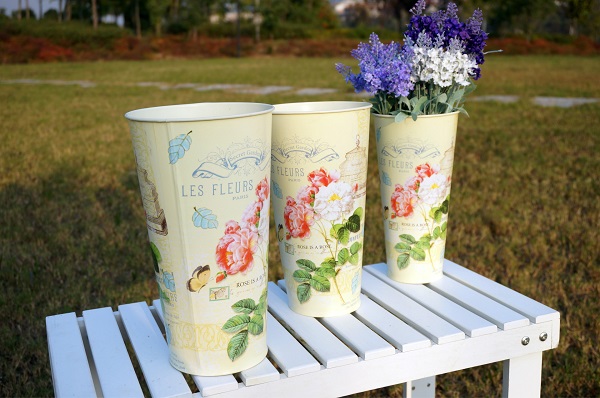 Chậu thiếc cắm hoa